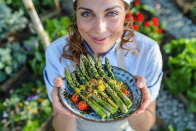 Les astuces infaillibles de Julie Andrieu pour sublimer vos asperges cet été