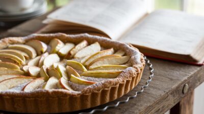 Découvrez comment cette recette de tarte aux pommes de grand-mère continue de conquérir les cœurs