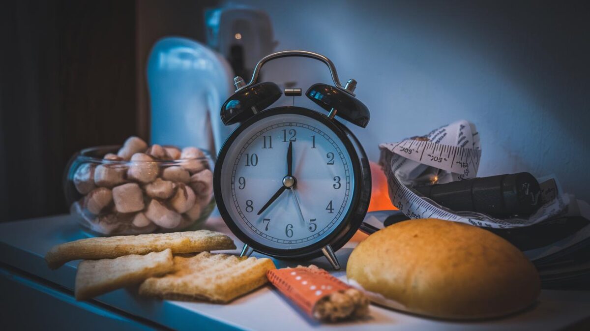 Découvrez les habitudes nocturnes qui sabotent votre poids : Les aliments à éviter pour mincir