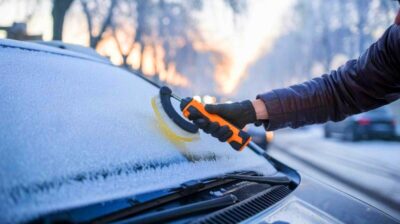 Élimination rapide du givre sur le pare-brise: une méthode à connaître